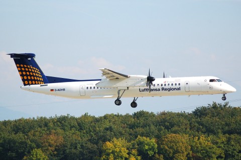 D-ADHB - DHC-8-402 - Lufthansa Regional - GVA - 02-10-2007