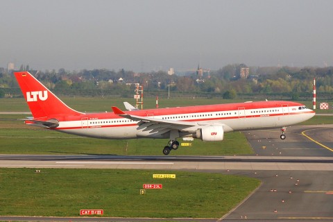 D-ALPC - A330-223 - LTU International Airways - DUS - 14-04-2007