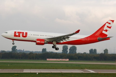 D-ALPD - A330-223 - LTU International Airways - DUS - 05-10-2007