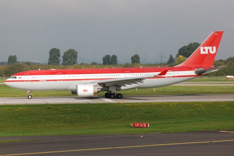 D-ALPE - A330-223 - LTU International Airways - DUS - 05-10-2007