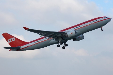 D-ALPG - A330-223 - LTU International Airways - DUS - 05-10-2007