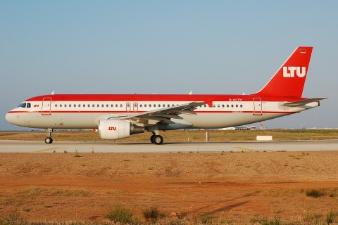 D-ALTH - A320-214 - LTU International Airways - FAO - 01-09-2007