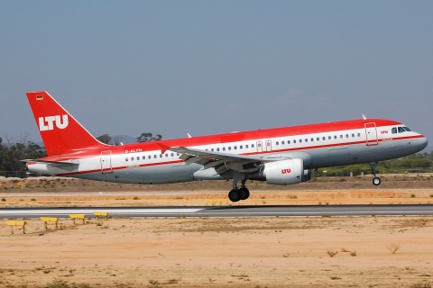D-ALTH - A320-214 - LTU International Airways - FAO - 01-09-2007b
