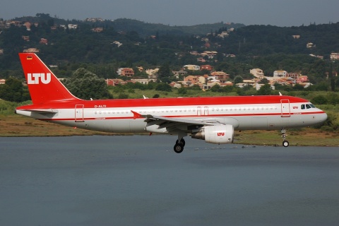 D-ALTI - A320-214 - LTU International Airways - CFU - 26-06-2007