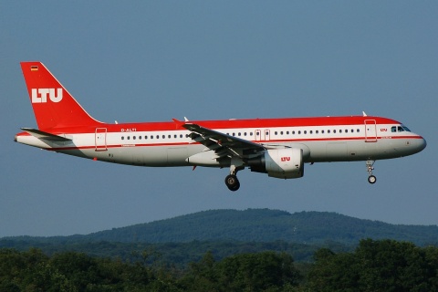 D-ALTI - A320-214 - LTU International Airways - CGN - 18-05-2007
