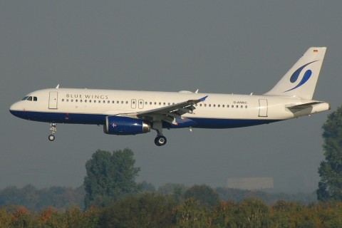 D-ANNC - A320-232 - Blue Wings - DUS - 05-10-2007