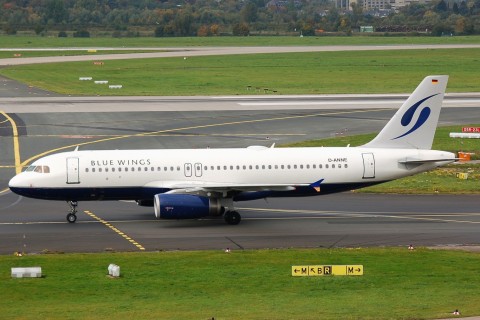 D-ANNE - A320-232 - Blue Wings - DUS - 05-10-2007b