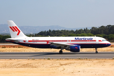 D-AXLC - A320-214 - Martinair Holland - FAO - 03-09-2007b