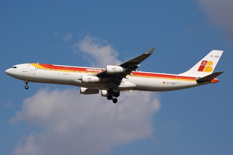 EC-GGS - A340-313 - Iberia - MAD - 08-10-2007