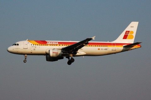 EC-HDO - A320-214 - Iberia - BRU - 27-03-2007