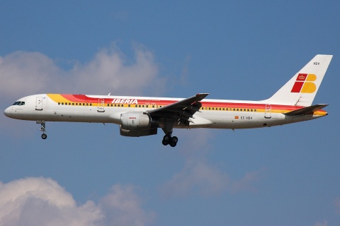 EC-HDV - 757-256 - Iberia - MAD - 08-10-2007b