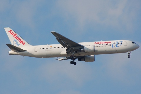 EC-HSV - 767-3Q8(ER) - Air Europa - MAD - 08-10-2007