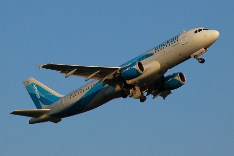 EC-ICU - A320-211 - Clickair - ORY - 09-04-2007c