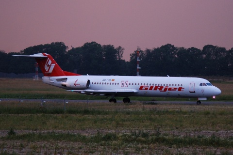 EC-IVO - Fokker 100 - Girjet - CRL - 11-06-2007