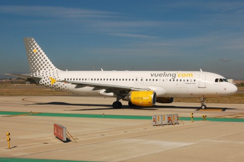 EC-JNA - A320-214 - Vueling - MAD - 10-10-2007