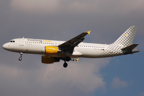 EC-JRI - A320-214 - Vueling - MAD - 08-10-2007