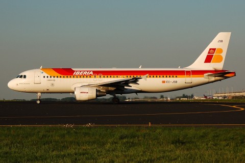 EC-JSB - A320-214 - Iberia - BRU - 01-05-2007