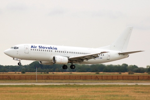 EC-JXD - 737-33A - Air Slovakia - BTS - 10-08-2007b