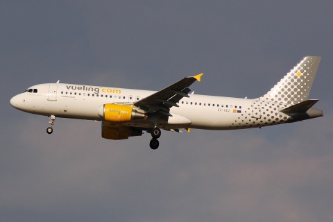 EC-KEZ - A320-214 - Vueling - MAD - 08-10-2007