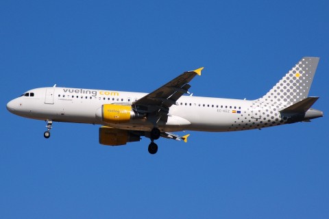 EC-KEZ - A320-214 - Vueling - MAD - 09-10-2007