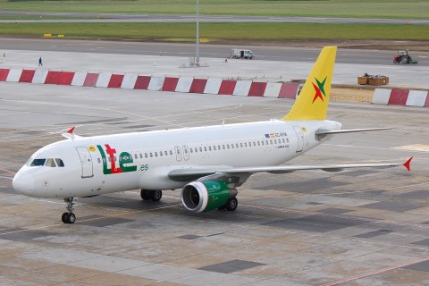 EC-KFM - A320-211 - LTE International Airways - WAW - 20-09-2007
