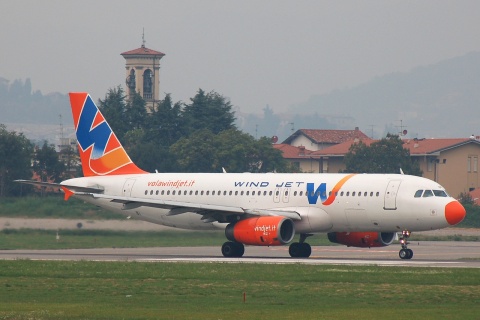 EI-DOP - A320-232 - Windjet - BGY - 25-09-2007b
