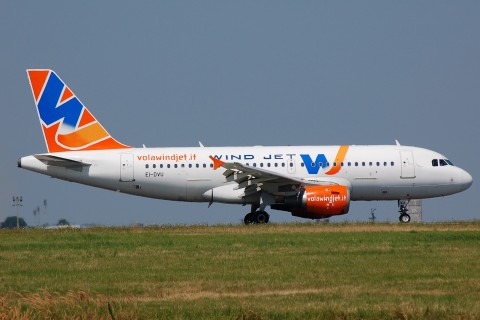 EI-DVU - A319-113 - Windjet - CDG - 04-08-2007