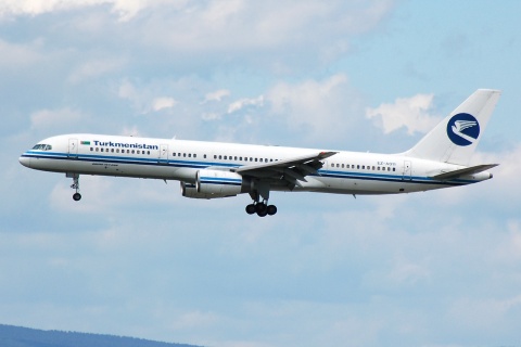 EZ-A011 - 757-22K - Turkmenistan Airlines - FRA - 07-07-2007b