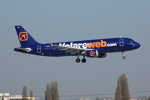 F-OHFR - A320-212 - Volare Airlines - ORY - 09-04-2007