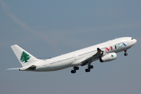 F-OMEB - A330-243 - MEA _ Middle East Airlines - CDG - 04-08-2007