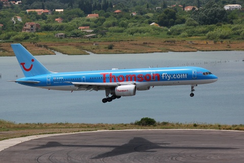 G-BYAI - 757-204 - Thomsonfly - CFU - 28-06-2007