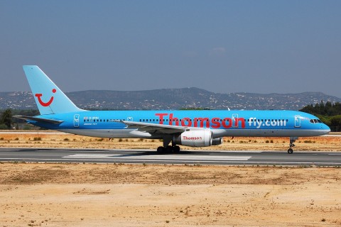 G-BYAI - 757-204 - Thomsonfly - FAO - 02-09-2007c