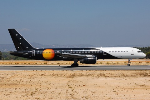 G-ZAPU - 757-2Y0 - Titan Airways - FAO - 03-09-2007b