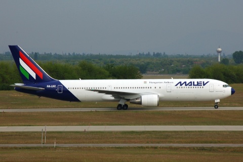 HA-LHC - 767-306(ER) - Malev Hungarian Airlines - BUD - 03-05-2007b