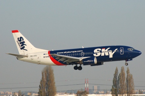 HA-LKU - 737-33V - SkyEurope Airlines - ORY - 09-04-2007