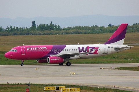 HA-LPF - A320-233 - Wizz Air - BUD - 03-05-2007b