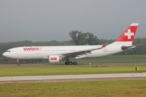 HB-IQH - A330-223 - Swiss - GVA - 02-10-2007b