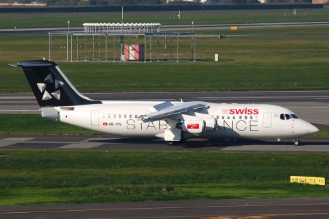 HB-IYV - RJ100 - Swiss - WAW - 20-09-2007