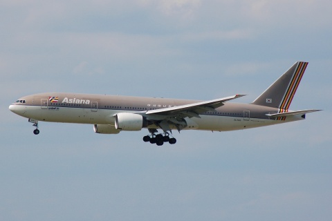 HL7500 - 777-28E(ER) - Asiana Airlines - FRA - 08-07-2007