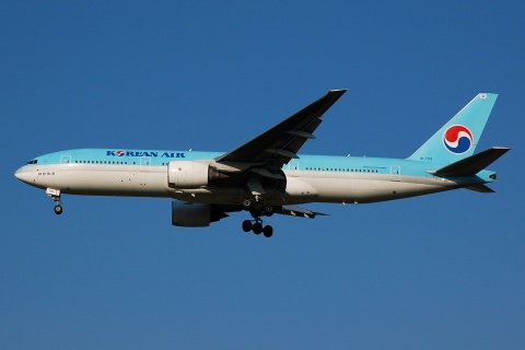 HL7715 - 777-2B5(ER) - Korean Air Lines - VIE - 10-08-2007