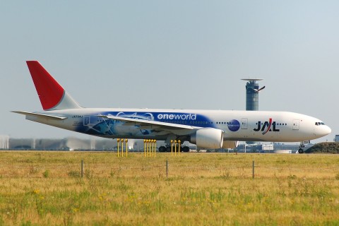 JA704J - 777-246(ER) - Japan Airlines - CDG - 05-08-2007