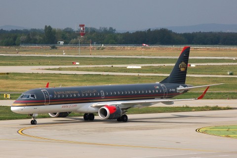 JY-EME - ERJ-195AR (ERJ-190-200 IGW) - Royal Jordanian - BUD - 28-08-2007