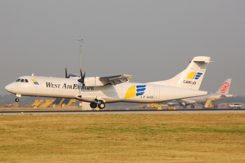 LX-WAB - ATR 72-201 - West Air Europe - VIE - 09-08-2007