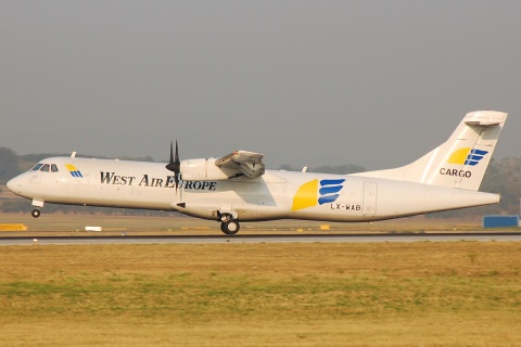 LX-WAB - ATR 72-201 - West Air Europe - VIE - 09-08-2007b