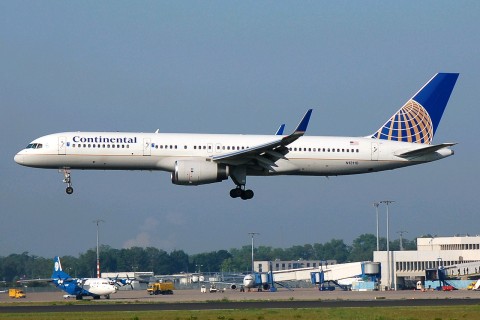 N13110 - 757-224(WL) - Continental Air Lines - CGN - 18-05-2007b