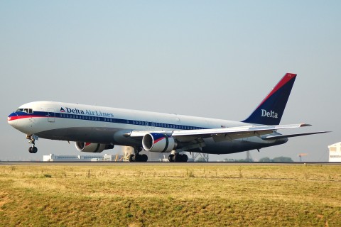 N175DL - 767-324(ER) - Delta Air Lines - CDG - 04-08-2007