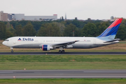 N194DN - 767-332(ER) - Delta Air Lines - TXL - 30-09-2007