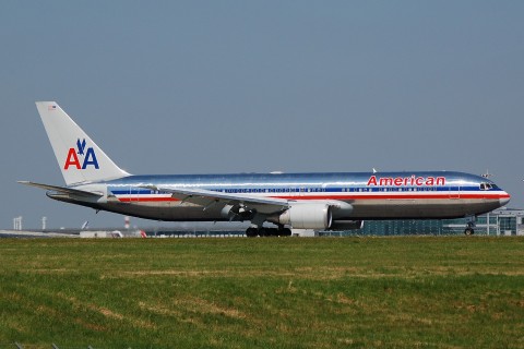 N388AA - 767-323(ER) - American Airlines - CDG - 04-08-2007