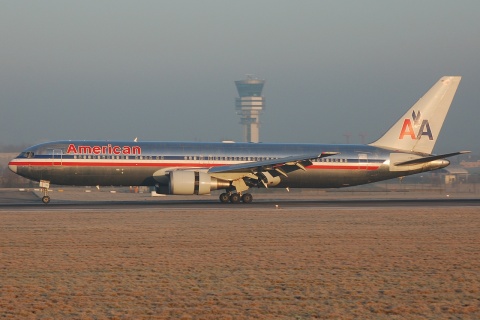 N389AA - 767-323(ER) - American Airlines - BRU - 19-12-2007