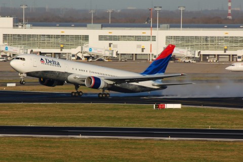 N394DL - 767-324(ER) - Delta Air Lines - BRU - 14-01-2007